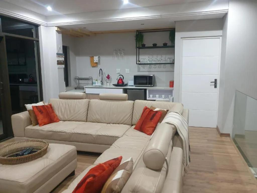 Ekuthuleni Modern Christian Guesthouse With Seaview Umhlanga Luaran gambar
